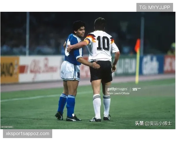 关键战前锋盘带撕裂后防，马拉多纳胜于梅西个人突破